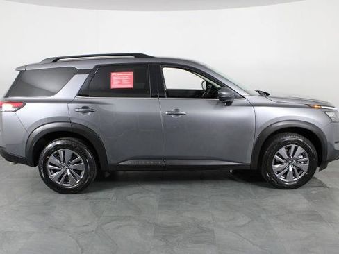 Certified 2025 Nissan Pathfinder SV FWD image 12