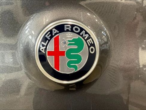 Used 2022 Alfa Romeo Stelvio Veloce AWD/4WD image 8
