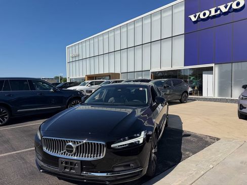 Used 2023 Volvo S90 B6 Ultimate w/ Lounge Package AWD/4WD image 3