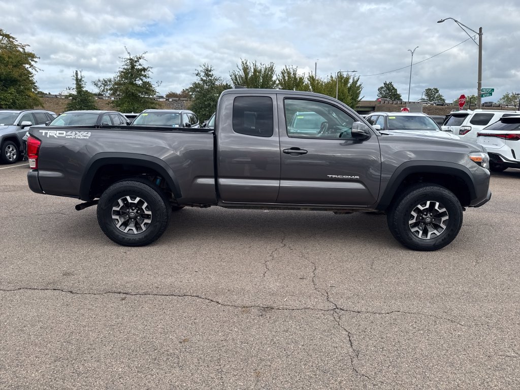 Used 2020 Toyota Tacoma TRD Off-Road w/ Technology Package AWD/4WD image 9