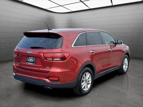 Used 2020 Kia Sorento LX image 5