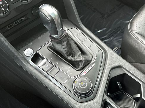 Used 2018 Volkswagen Tiguan SEL w/ 3rd Row Seat Package image 21