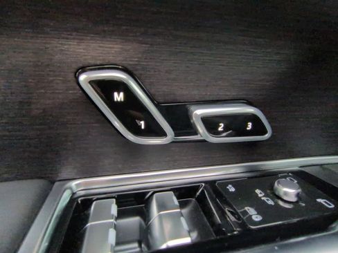 New 2026 Land Rover Range Rover Long Wheelbase SE image 17