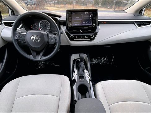 Used 2022 Toyota Corolla LE image 15
