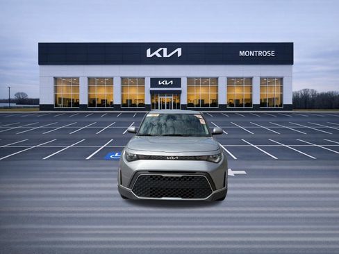 Used 2024 Kia Soul LX w/ Option Group 015 FWD image 2