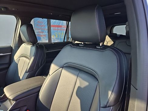 Used 2025 Jeep Grand Cherokee L Limited w/ Luxury Tech Group II AWD/4WD image 34