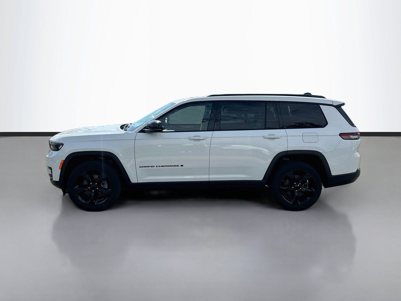 Used 2023 Jeep Grand Cherokee L Laredo AWD/4WD image 4
