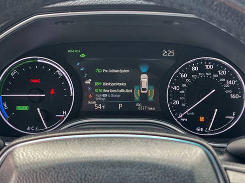 Used 2020 Toyota Avalon XLE image 32