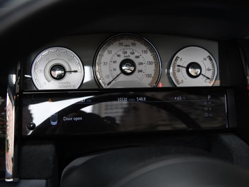 Used 2020 Rolls-Royce Dawn image 15