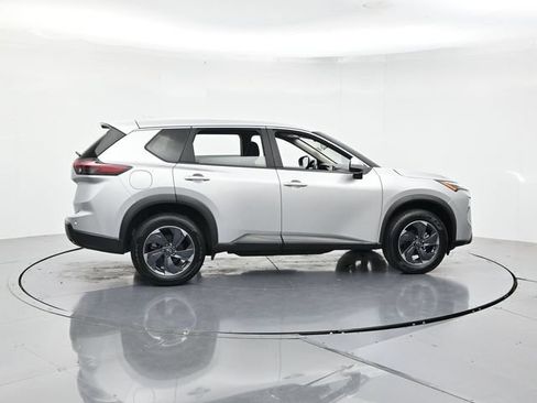 Used 2025 Nissan Rogue SV FWD image 2