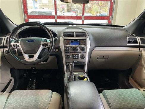 Used 2014 Ford Explorer XLT image 11
