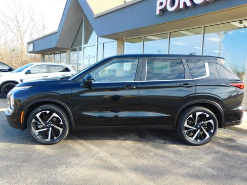 Used 2022 Mitsubishi Outlander ES image 2