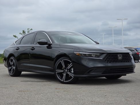 Used 2024 Honda Accord Sport image 2