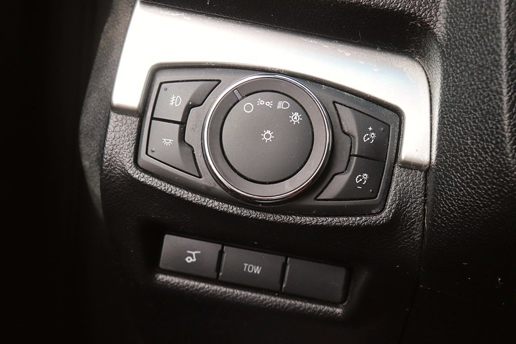 Used 2017 Ford Explorer XLT w/ Equipment Group 202A AWD/4WD image 26