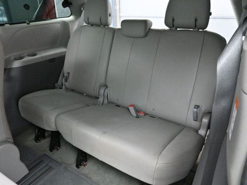 Used 2017 Toyota Sienna XLE w/ XLE Navigation Package FWD image 35