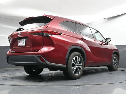 Certified 2022 Toyota Highlander XLE image 27