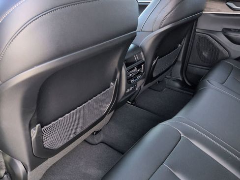 New 2025 Jeep Grand Cherokee Limited w/ Black Appearance Package AWD/4WD image 16