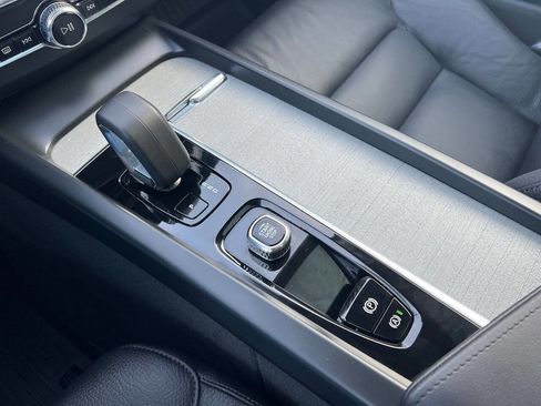 Used 2025 Volvo XC60 B5 Plus w/ Protection Package Premier image 20