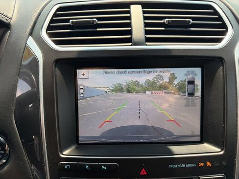 Used 2017 Ford Explorer Platinum AWD/4WD image 34