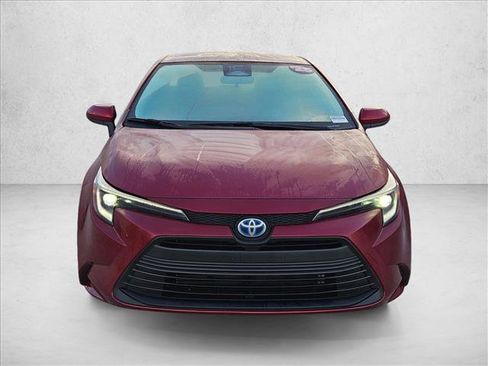 Used 2025 Toyota Corolla LE image 2