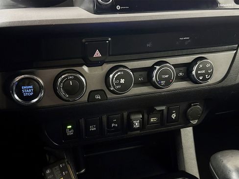 Used 2020 Toyota Tacoma TRD Off-Road image 16