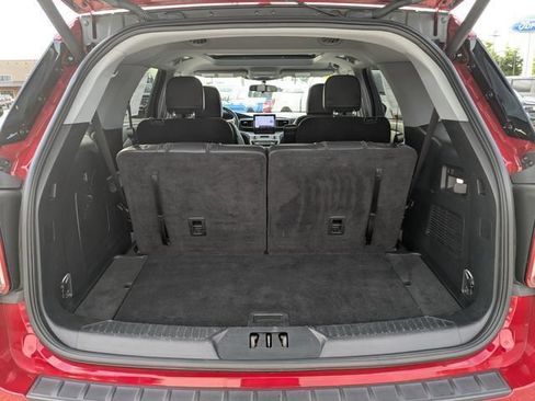 Used 2023 Ford Explorer XLT AWD/4WD image 17