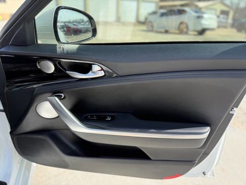 Used 2018 Kia Stinger Premium image 28