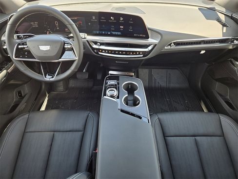 New 2025 Cadillac Lyriq Luxury image 27