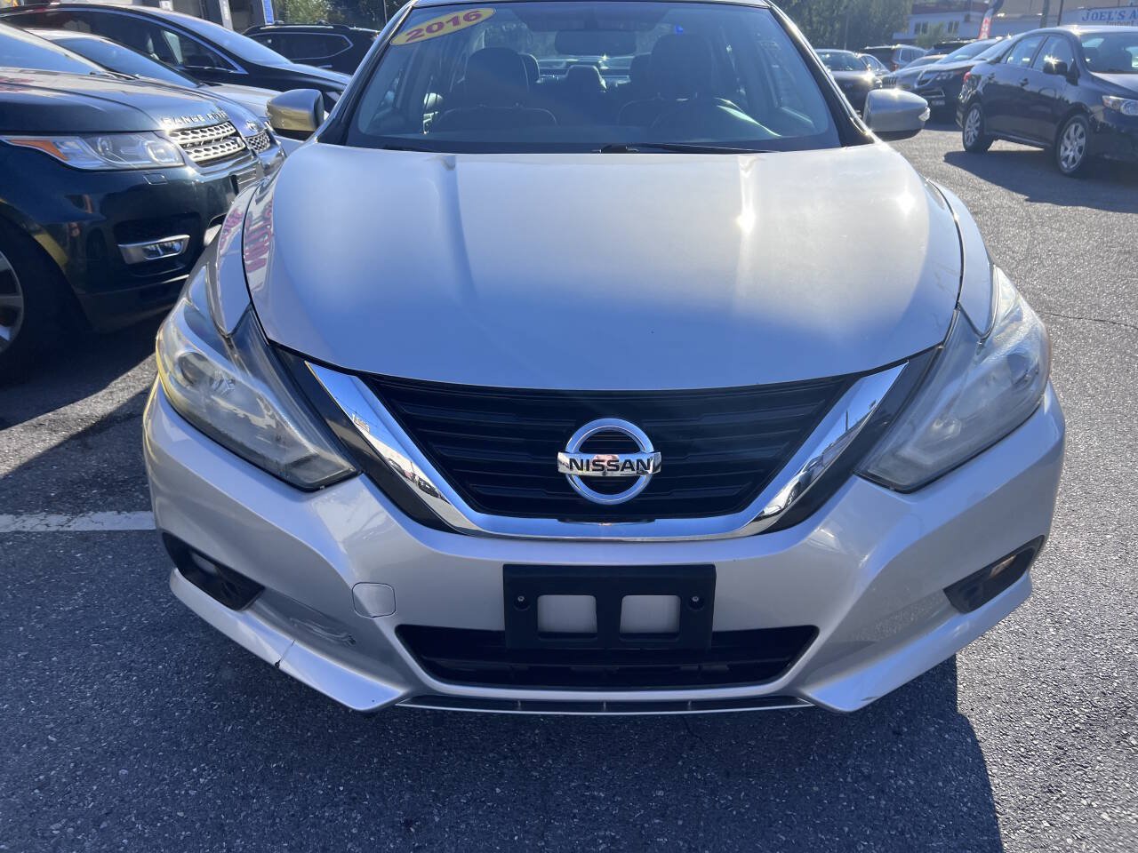 Used 2016 Nissan Altima 2.5 SL w/ 2.5 Technology Package FWD image 2
