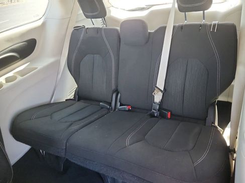 Used 2022 Chrysler Voyager LX image 11