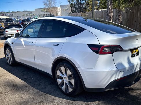 Used 2020 Tesla Model Y Long Range image 7