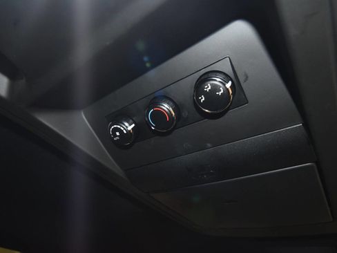 Used 2016 Chrysler Town & Country S image 17