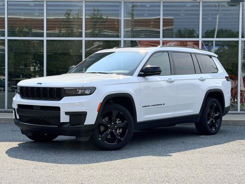 Used 2024 Jeep Grand Cherokee L Laredo AWD/4WD image 1