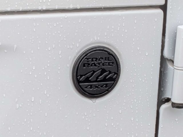 Used 2022 Jeep Gladiator Overland AWD/4WD image 12