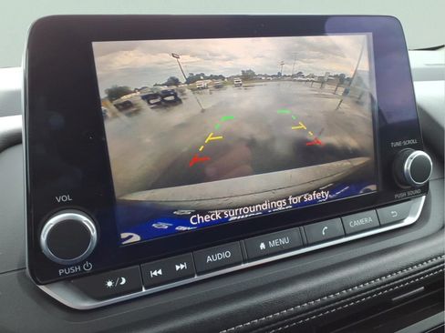 Used 2024 Nissan Rogue S AWD/4WD image 11