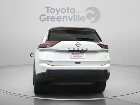 Used 2025 Nissan Rogue SV FWD image 10