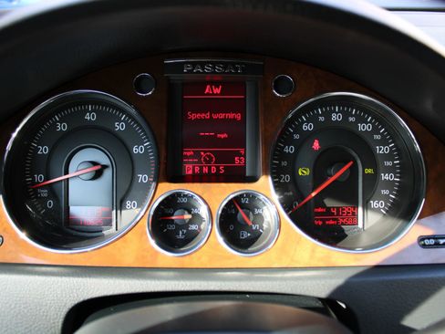 Used 2008 Volkswagen Passat Lux image 10