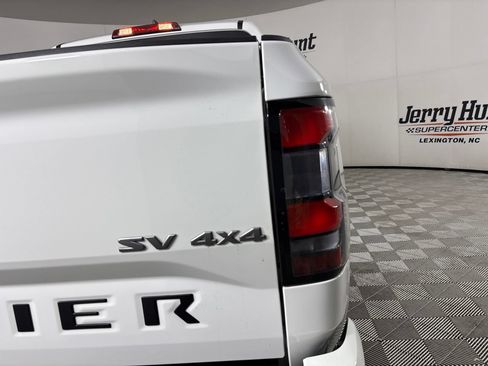 Used 2023 Nissan Frontier SV w/ Graphics Package AWD/4WD image 34