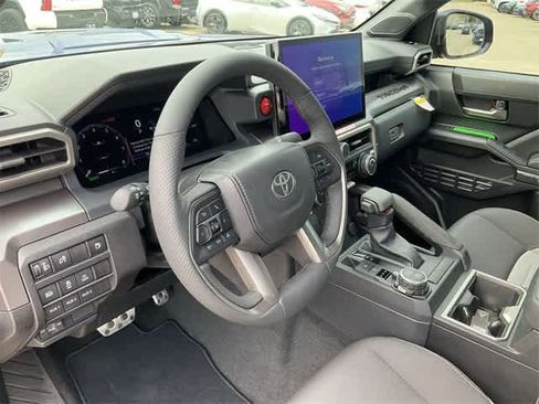 Used 2025 Toyota Tacoma TRD Sport image 10