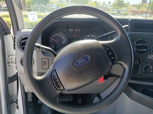Used 2013 Ford E-150 and Econoline 150 RWD image 16