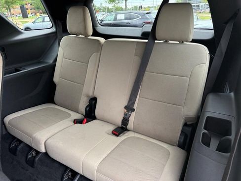 Used 2023 Chevrolet Traverse LS FWD image 13