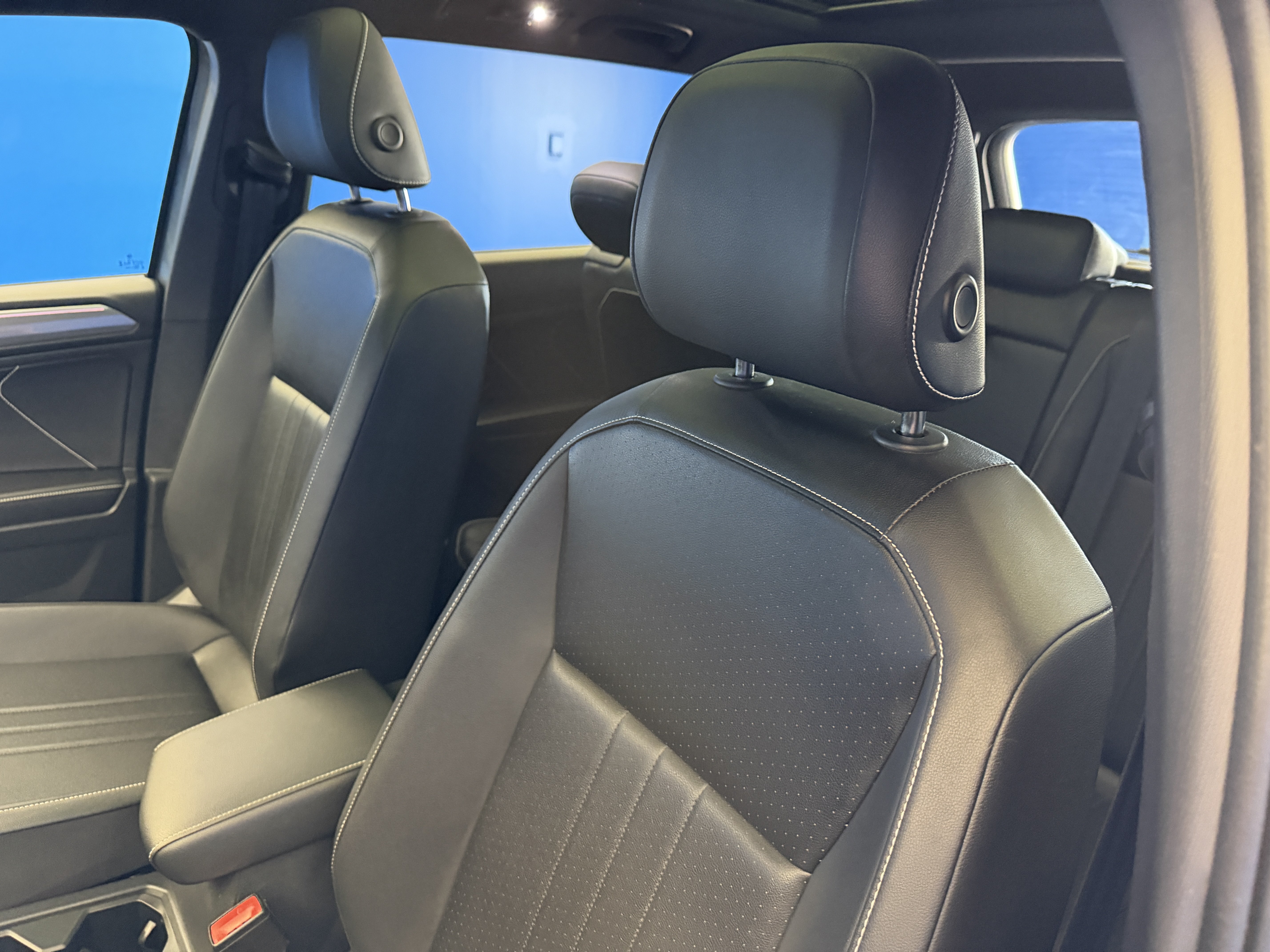 Certified 2023 Volkswagen Tiguan SE R-Line FWD image 12