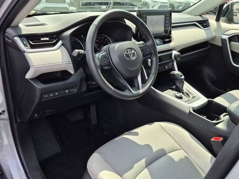 Certified 2022 Toyota RAV4 XLE Premium AWD/4WD image 9