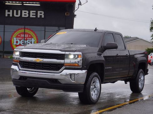 Used 2018 Chevrolet Silverado 1500 LT w/ All Star Edition image 3