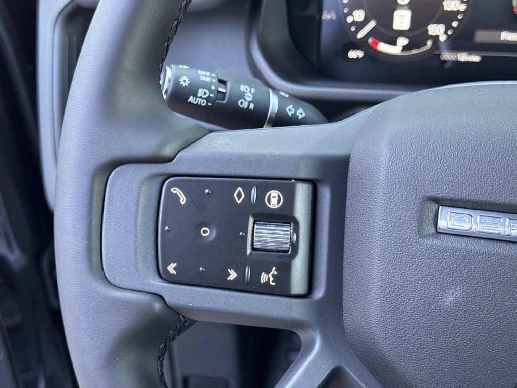 New 2026 Land Rover Defender 110 X-Dynamic SE AWD/4WD image 29