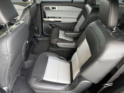 Used 2022 Ford Explorer XLT w/ Equipment Group 202A AWD/4WD image 15