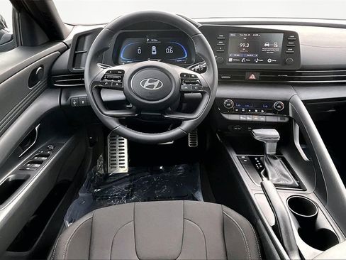 Used 2025 Hyundai Elantra Sport image 5
