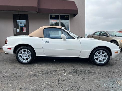 Used 1994 MAZDA MX-5 Miata M-Edition image 4