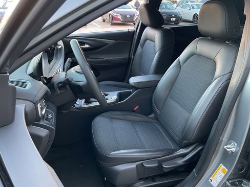 Used 2025 Buick Envista Preferred image 14