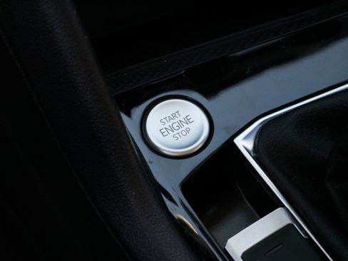 Used 2024 Volkswagen Taos SE w/ Panoramic Sunroof Package image 29